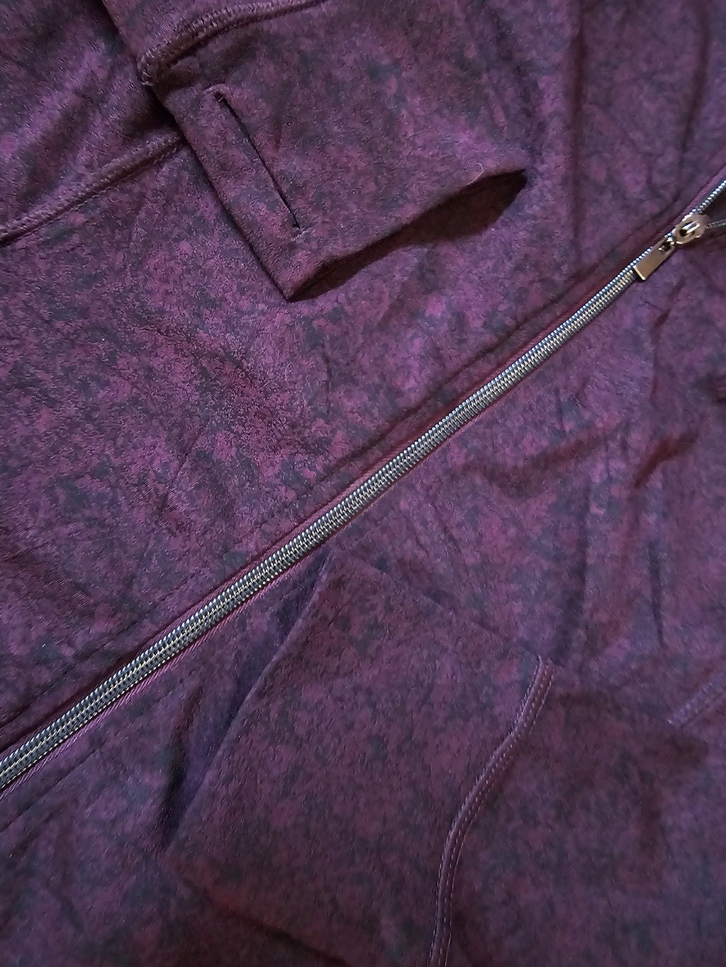 Casaca Premium Athleta – Textura Mármol Vino – Full Zip