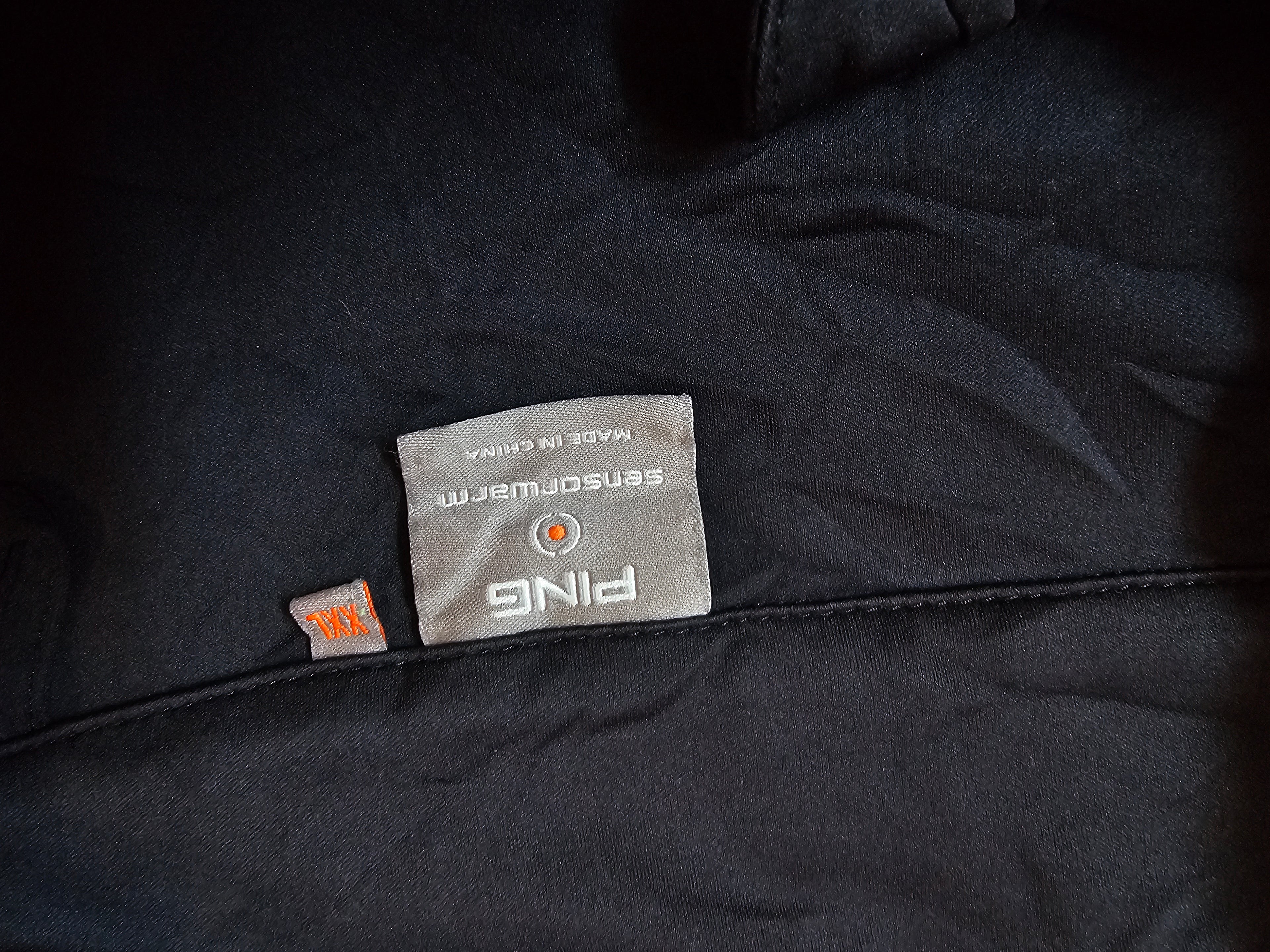 Chaleco Técnico PING Performance – Full Zip Negro – Edición Golf & Active